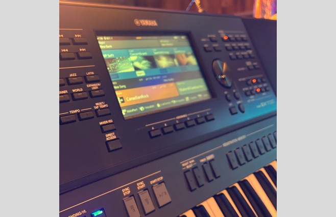 Used Yamaha PSR-SX700 Keyboard (SN:BCOH01092) - Image 6